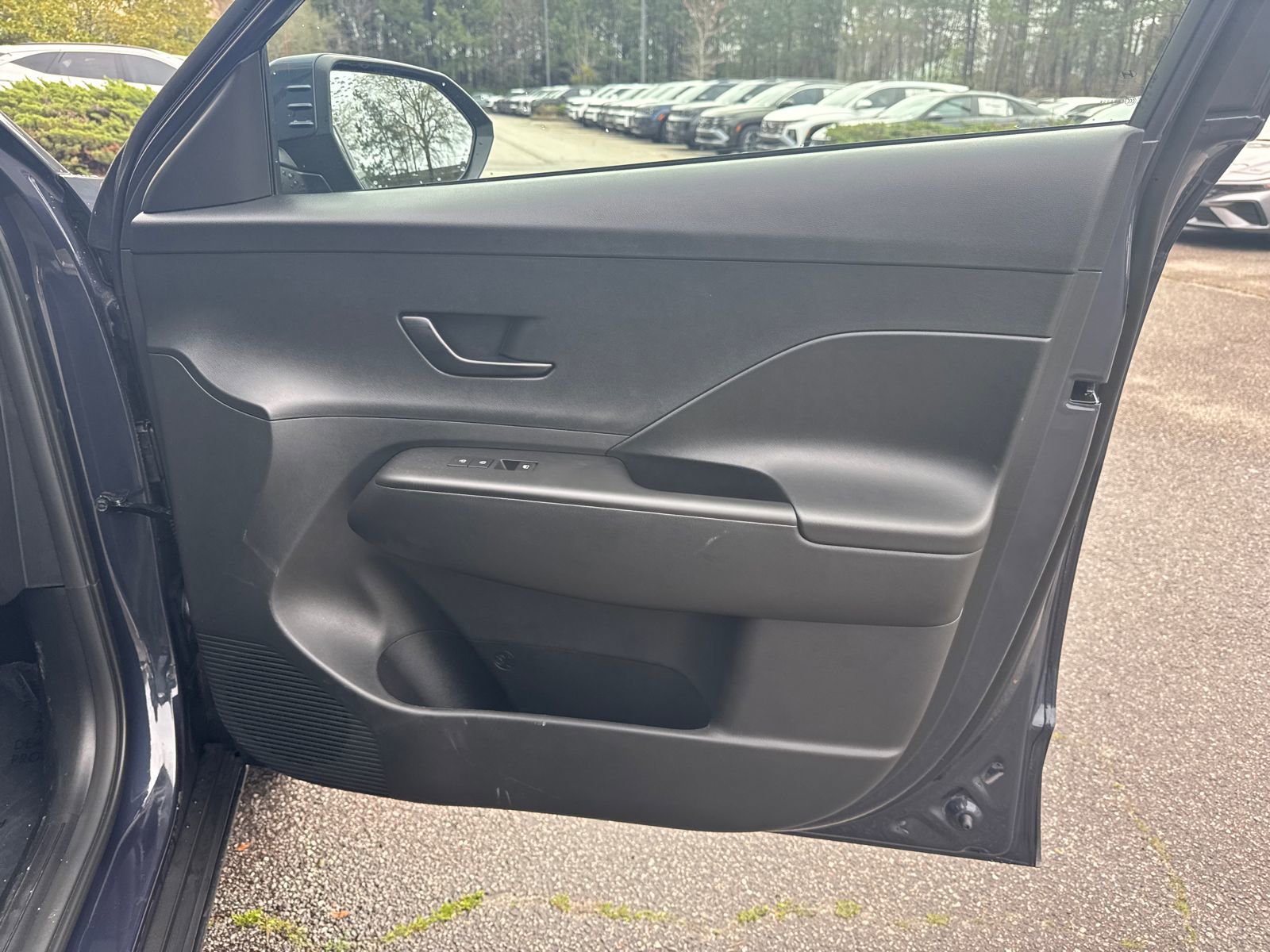 Used 2025 Hyundai Kona SE image 14