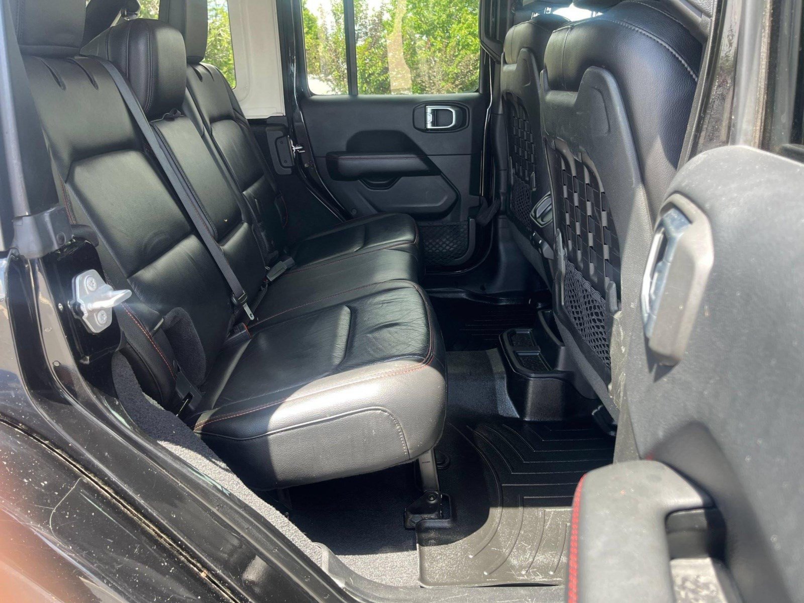 Used 2018 Jeep Wrangler Unlimited Rubicon w/ LED Lighting Group AWD/4WD image 27