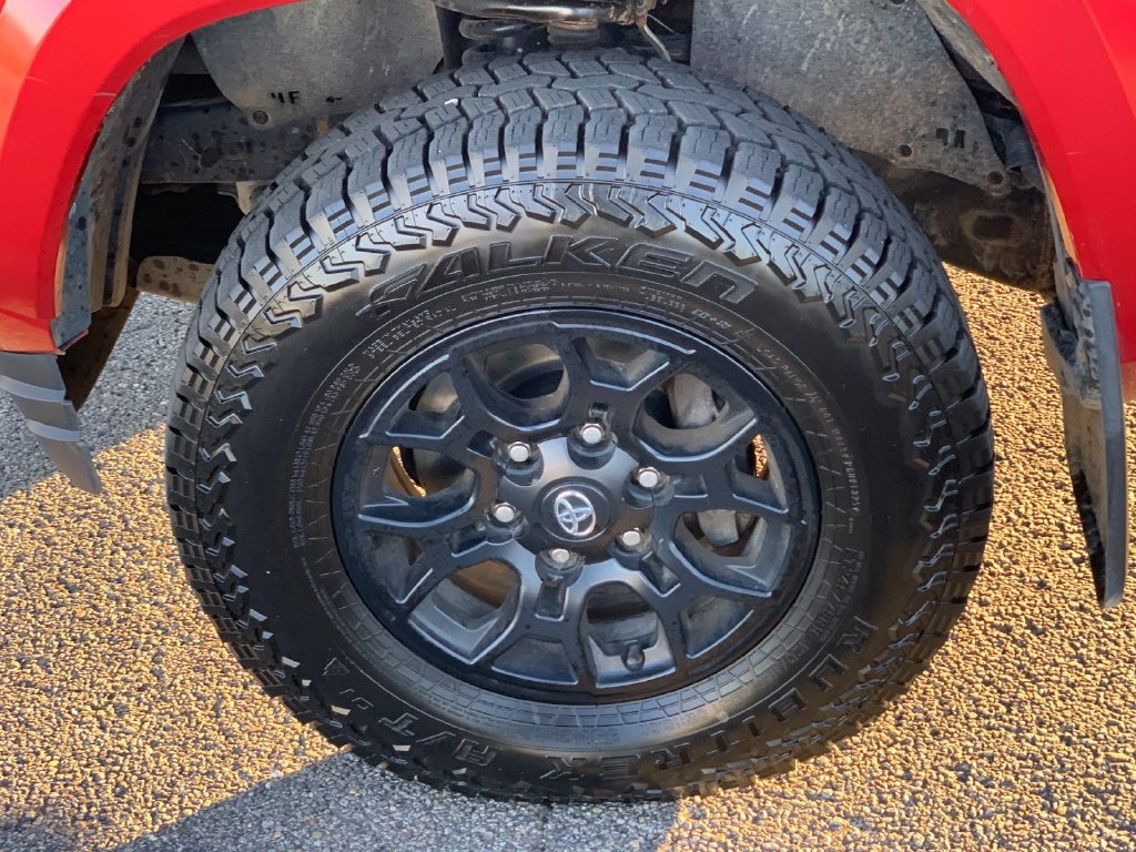 Used 2022 Toyota Tacoma SR5 w/ Technology Package AWD/4WD image 32