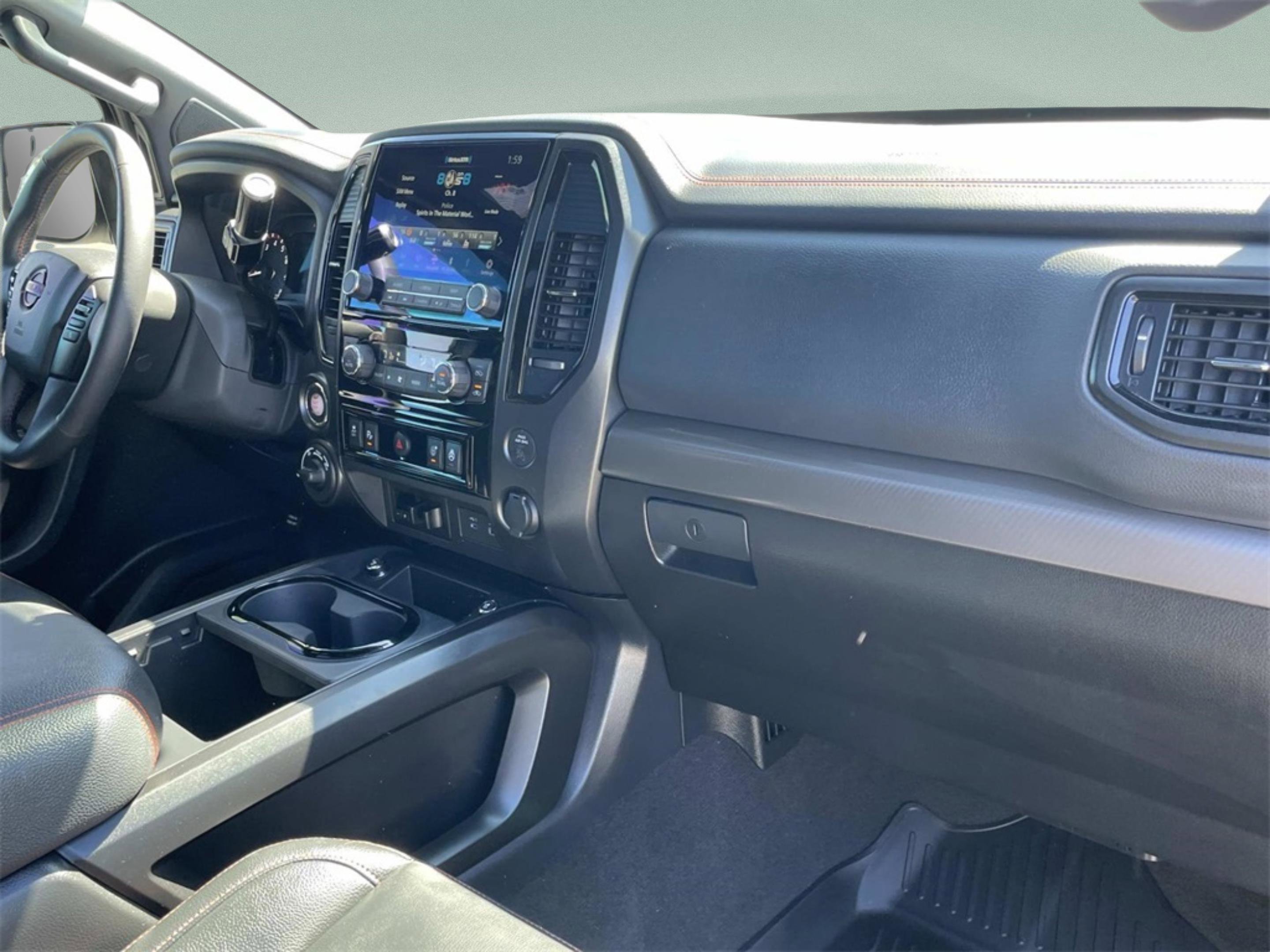 Used 2024 Nissan Titan PRO-4X w/ Pro-4x Convenience Package image 21