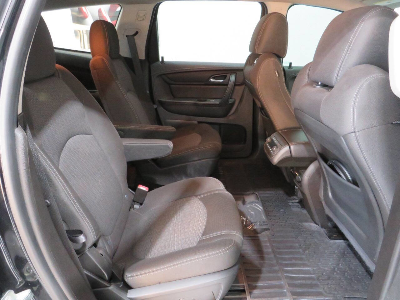 Used 2016 Chevrolet Traverse LT w/ Traveler's Package image 11