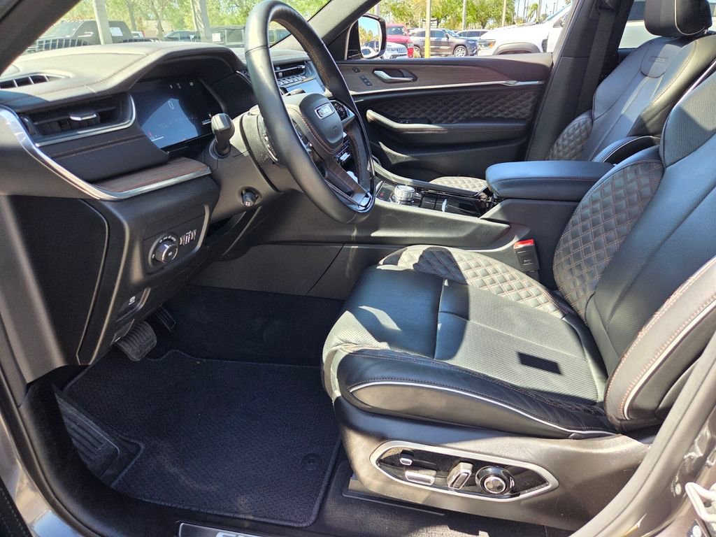 Used 2025 Jeep Grand Cherokee Summit AWD/4WD image 10