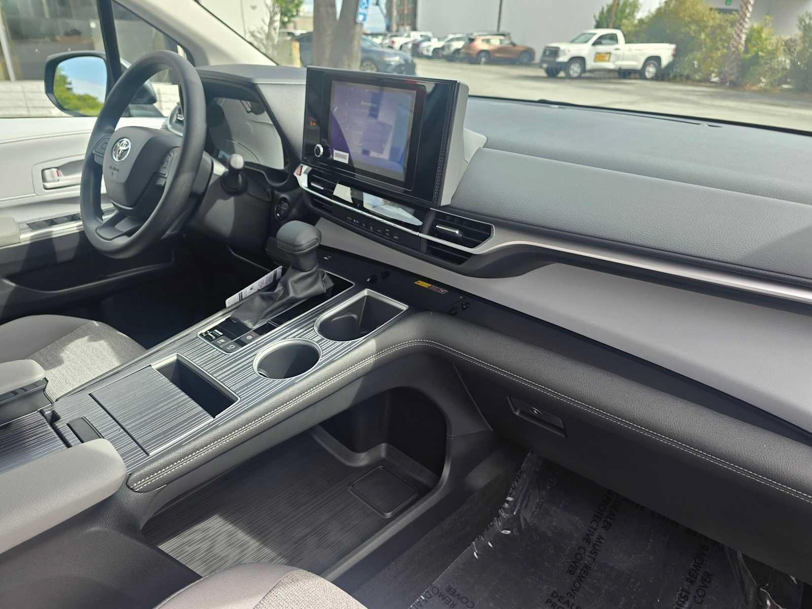 New 2026 Toyota Sienna LE FWD image 30