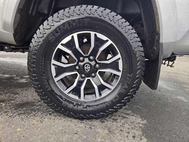 Used 2022 Toyota Tacoma TRD Sport AWD/4WD image 48