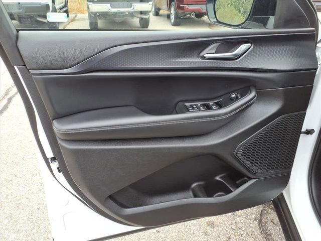 Used 2023 Jeep Grand Cherokee Altitude image 14