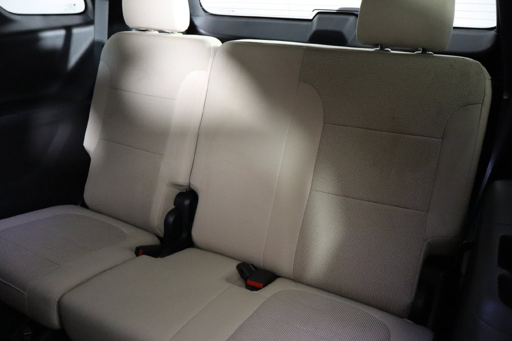Used 2023 Chevrolet Traverse LS FWD image 17