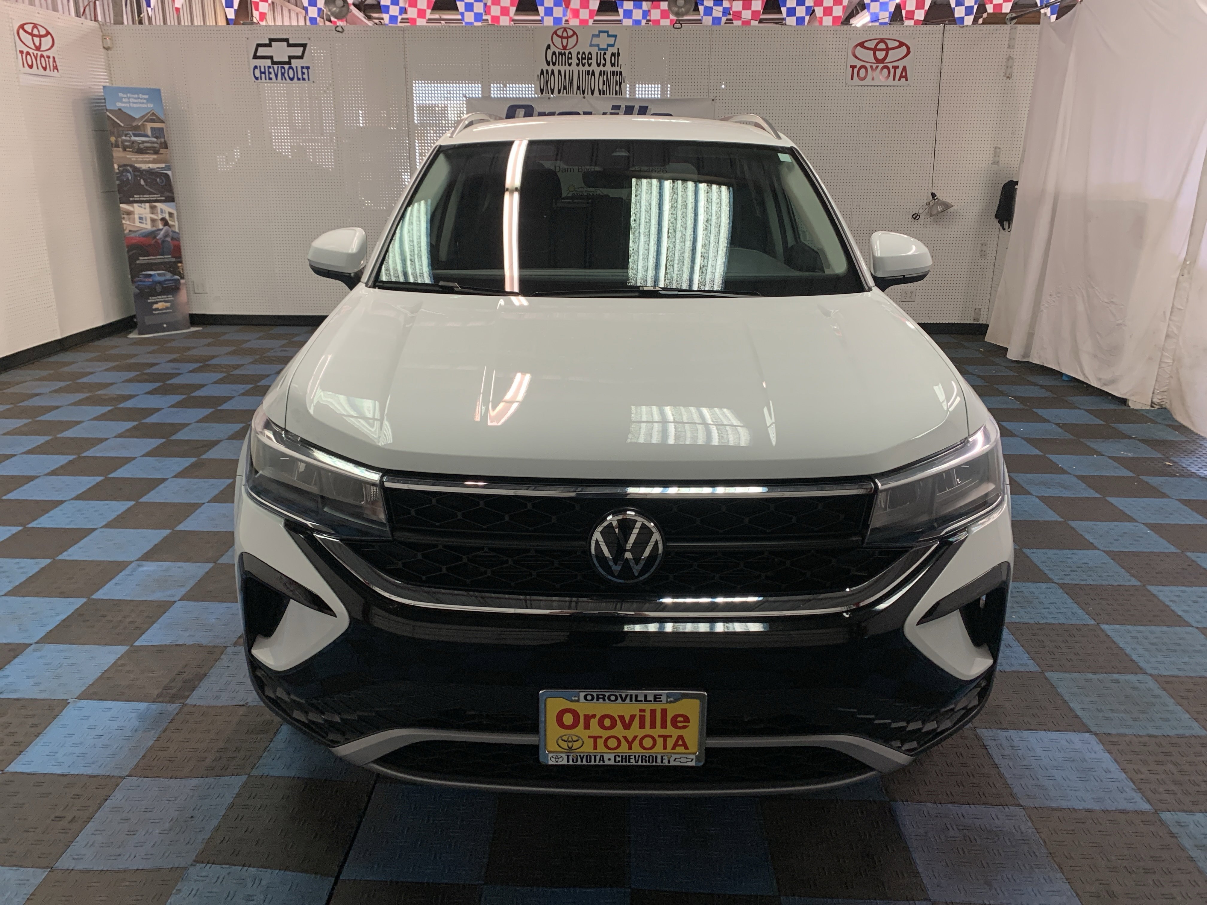 Used 2024 Volkswagen Taos SE image 8