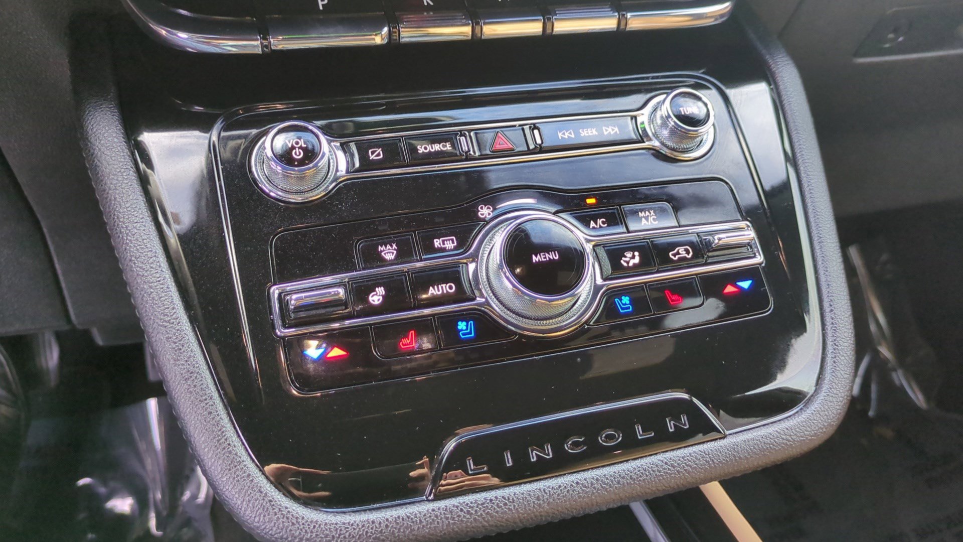 Used 2021 Lincoln Corsair Reserve w/ Equipment Group 201A image 24