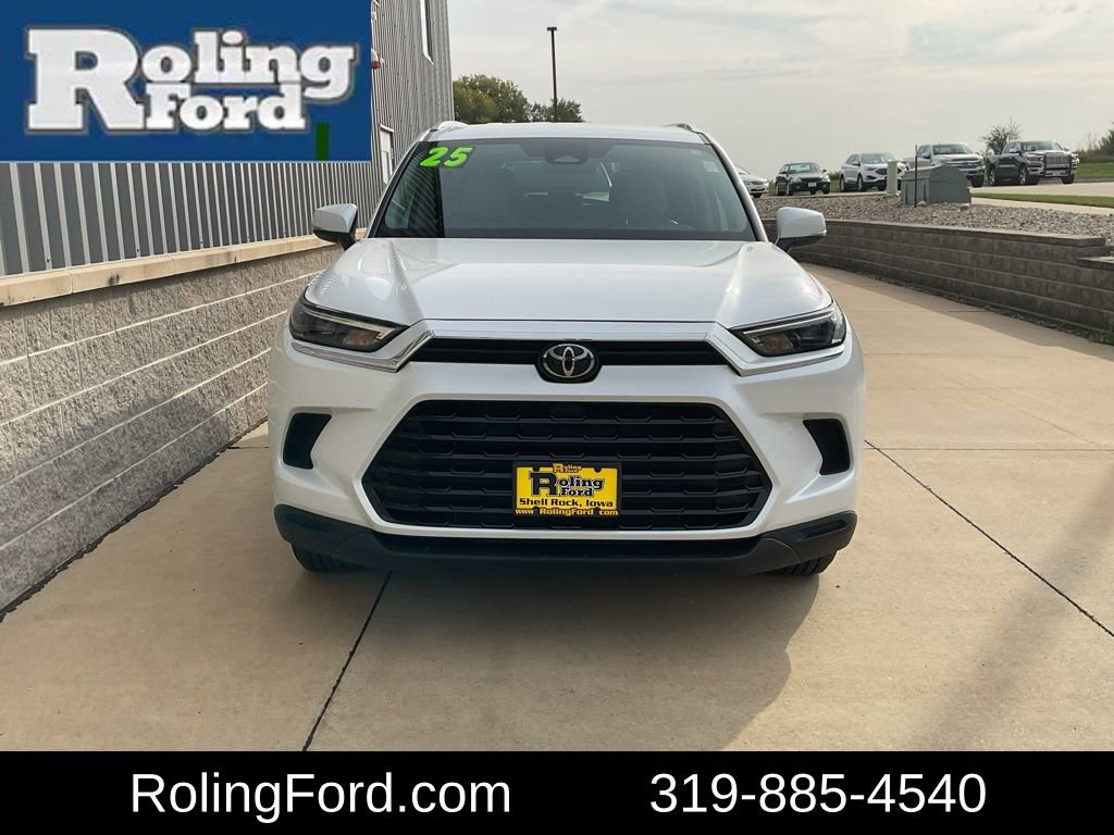 Used 2025 Toyota Grand Highlander AWD image 4