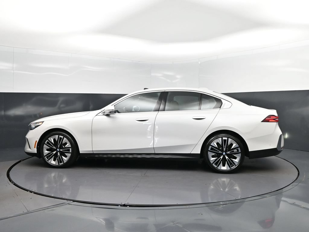 Certified 2026 BMW 530i RWD image 4