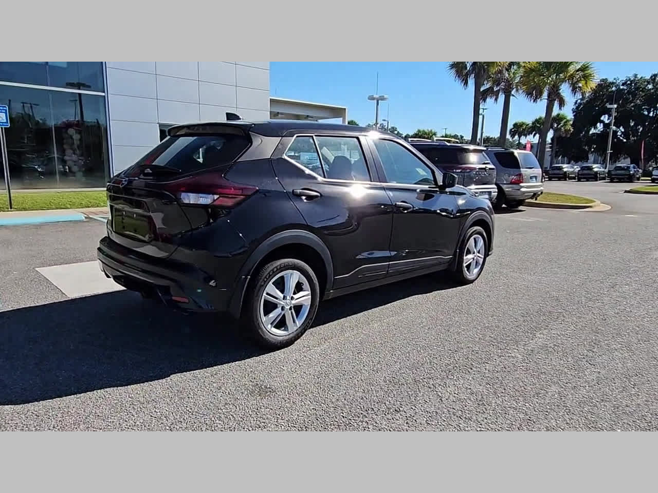 New 2025 Nissan Kicks Play S image 32