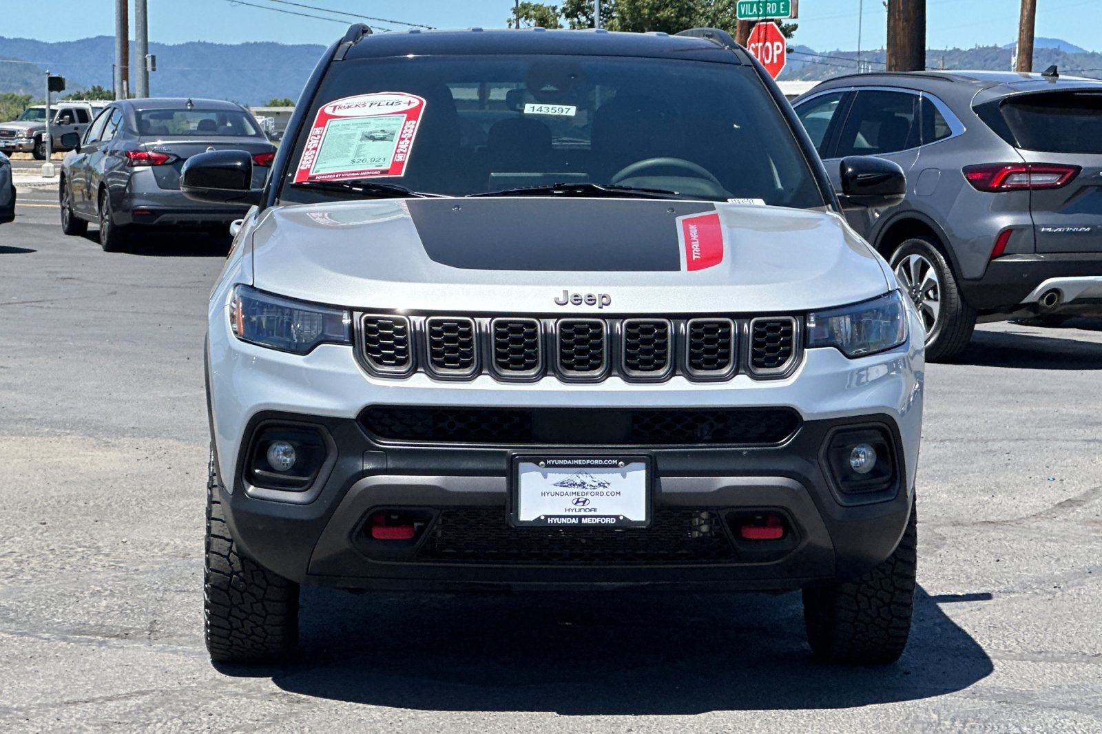 Used 2025 Jeep Compass Trailhawk AWD/4WD image 9