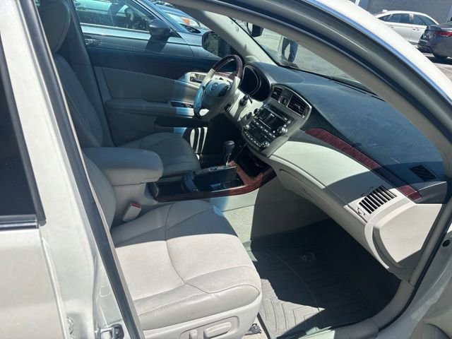 Used 2011 Toyota Avalon Limited FWD image 5