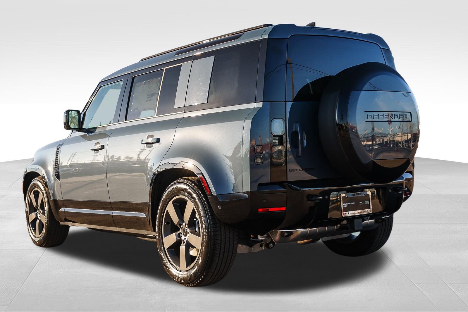 New 2026 Land Rover Defender 110 X-Dynamic SE image 6