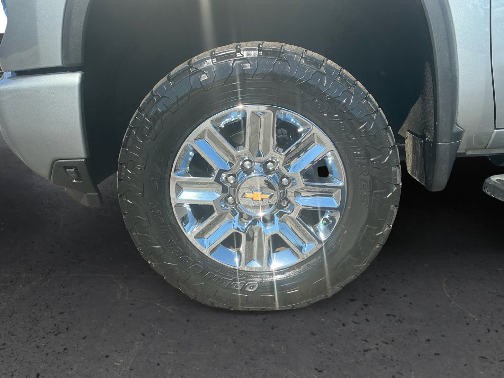 Used 2024 Chevrolet Silverado 2500 High Country w/ High Country Premium Package AWD/4WD image 13