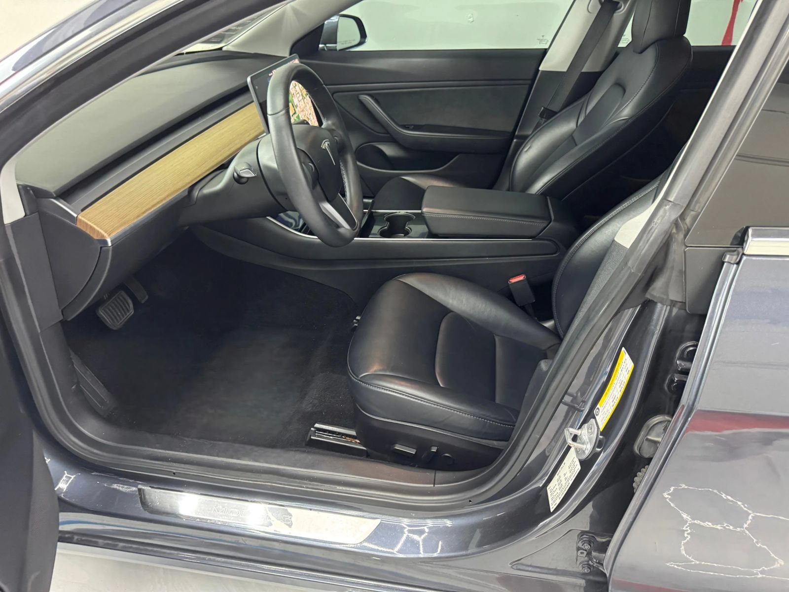 Used 2019 Tesla Model 3 Standard Range RWD image 9