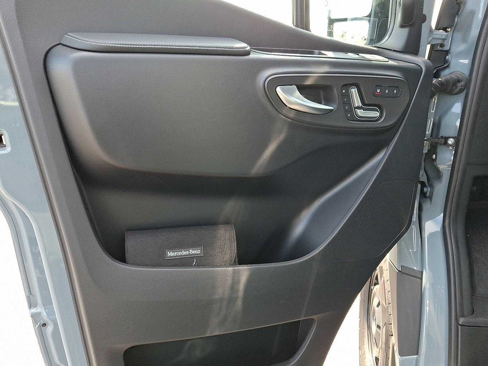 Used 2024 Mercedes-Benz Sprinter 2500 image 13