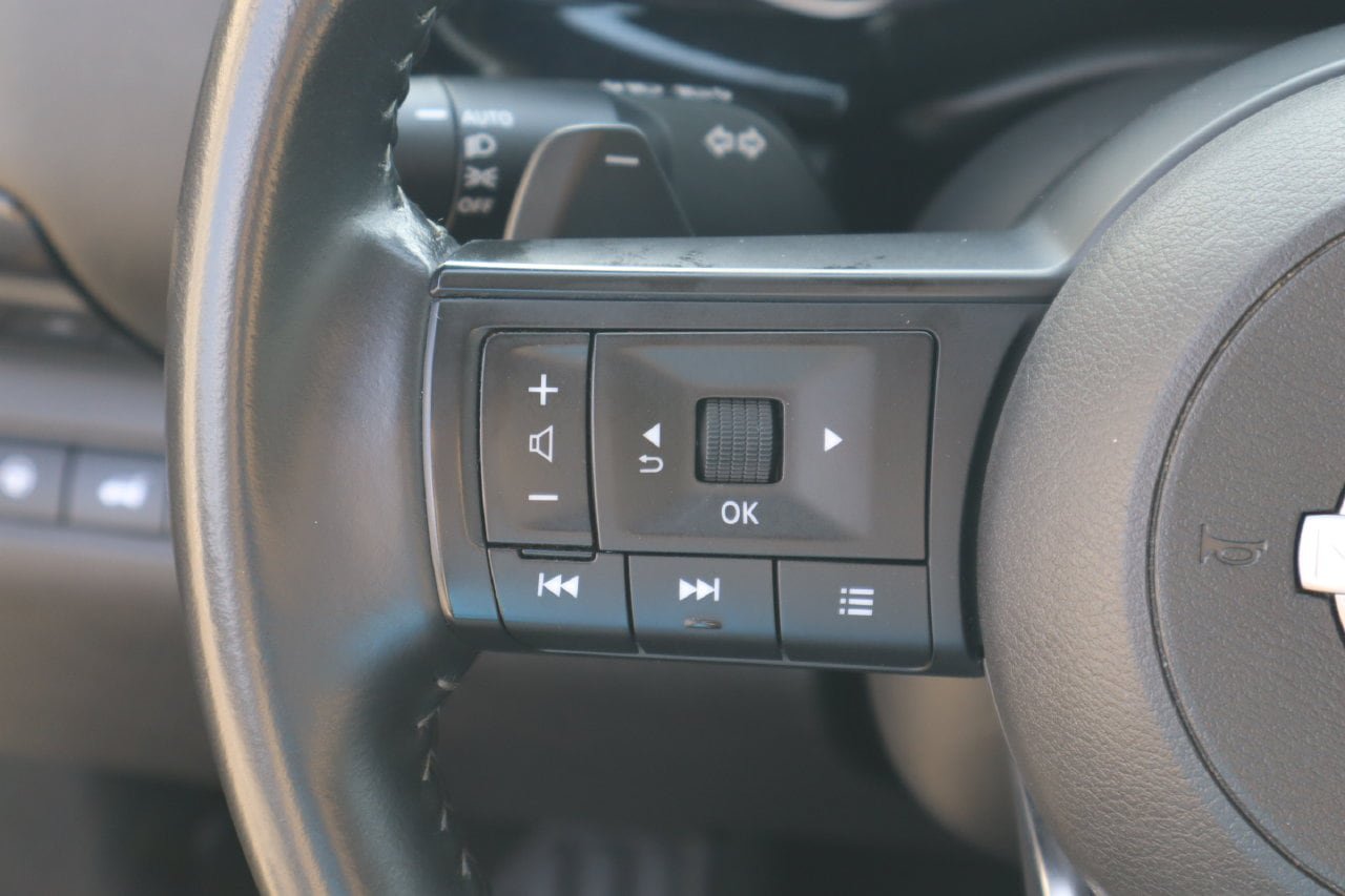 Used 2025 Nissan Pathfinder SV FWD image 13