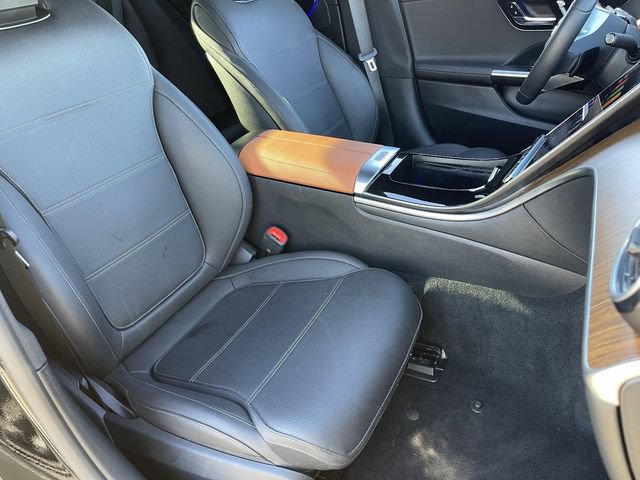 Used 2025 Mercedes-Benz C 300 4MATIC Sedan image 12