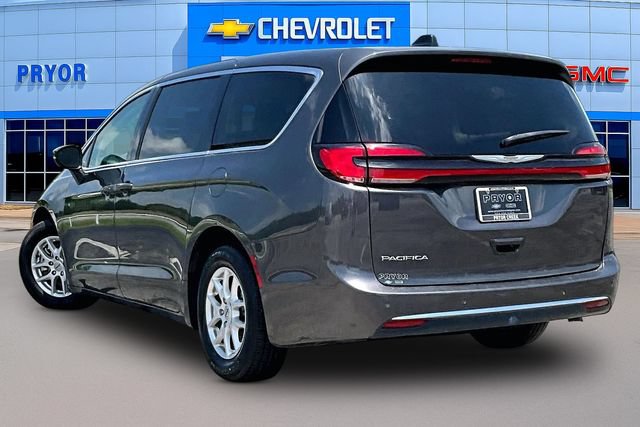Used 2023 Chrysler Pacifica Touring-L FWD image 4