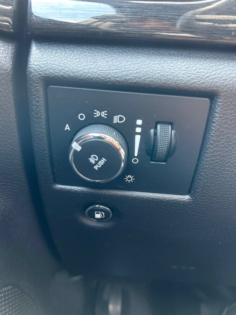 Used 2016 Jeep Grand Cherokee Laredo 75th Anniversary AWD/4WD image 27