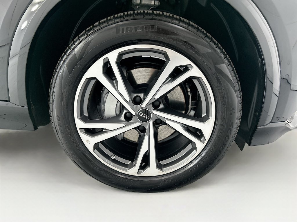 Used 2027 Audi Q6 e-tron Premium Plus AWD/4WD image 32
