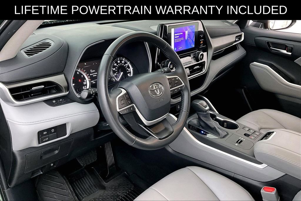 Used 2023 Toyota Highlander XLE FWD image 17