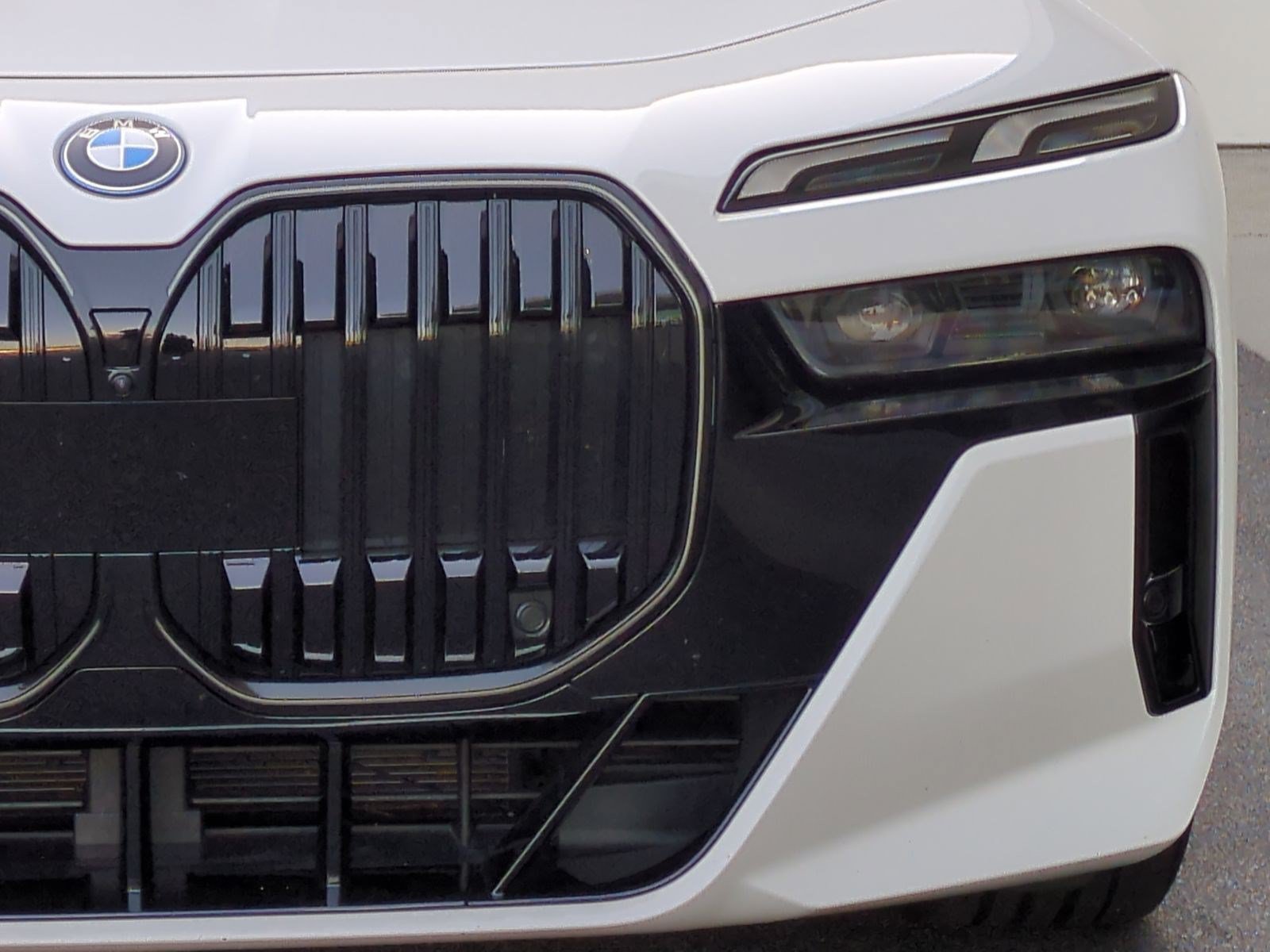 Certified 2024 BMW i7 eDrive50 w/ M Sport Package RWD image 5