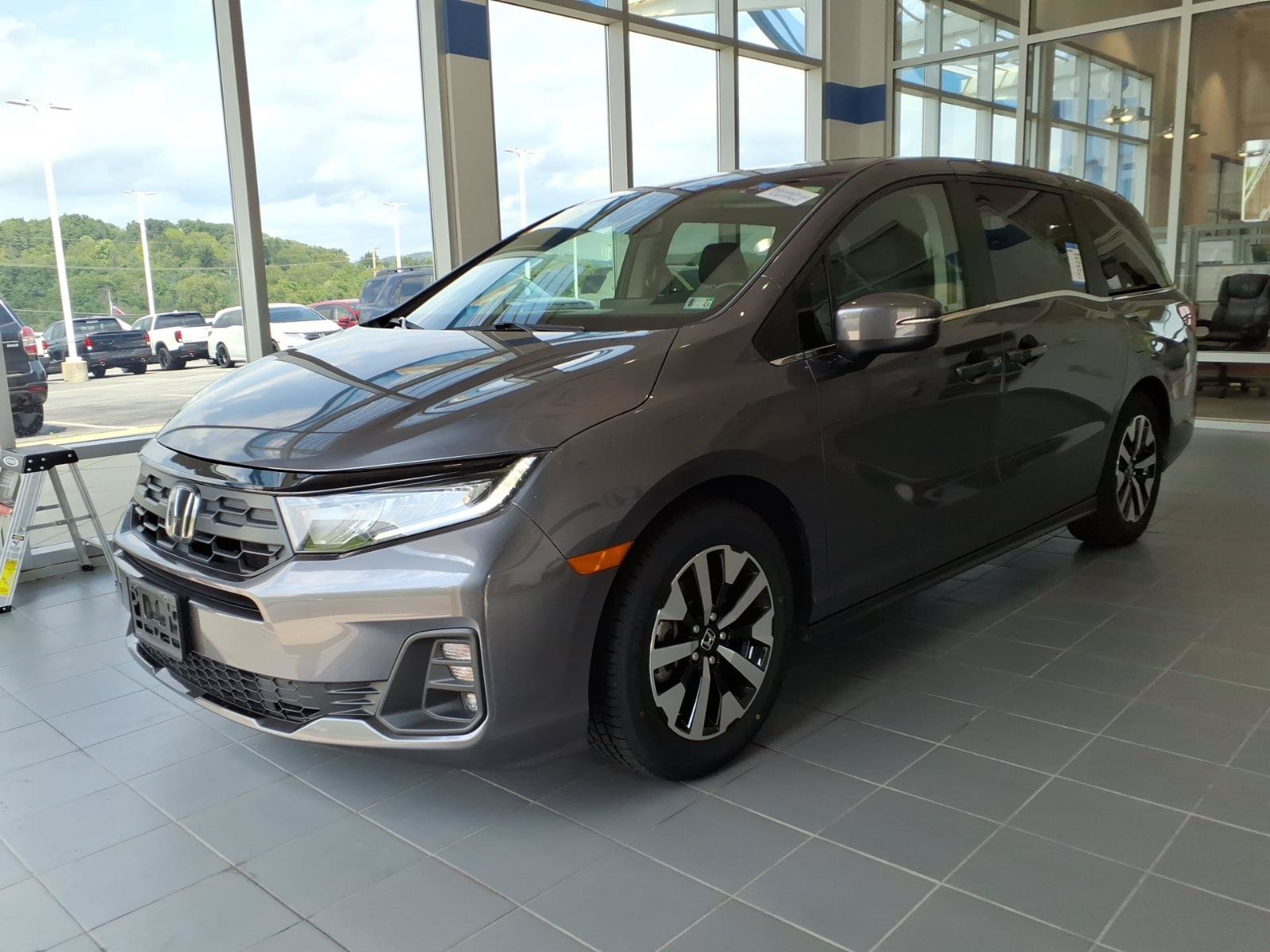 Certified 2025 Honda Odyssey EX-L image 8