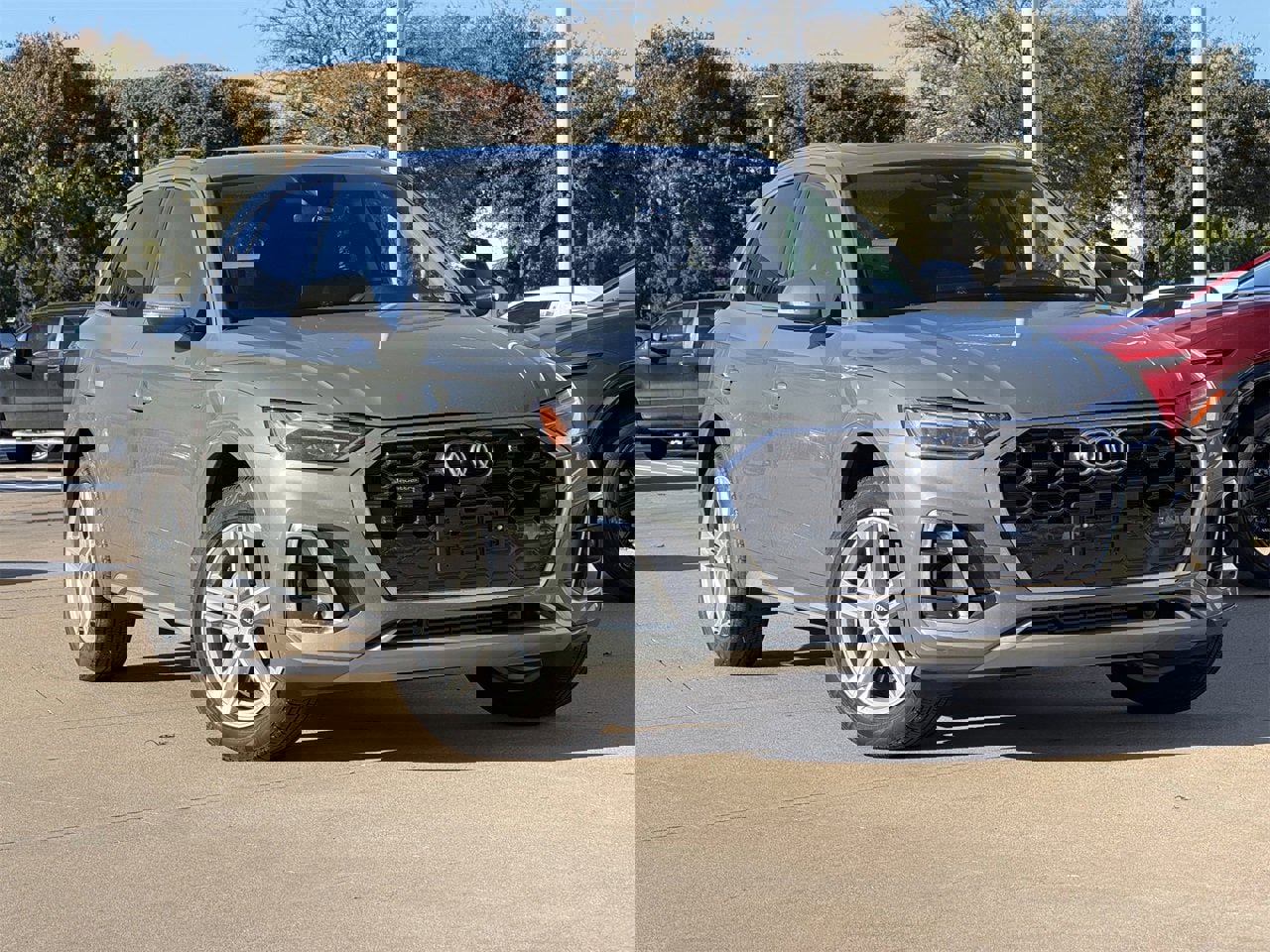 Used 2023 Audi Q5 e Premium Plus w/ Premium Plus Package image 2