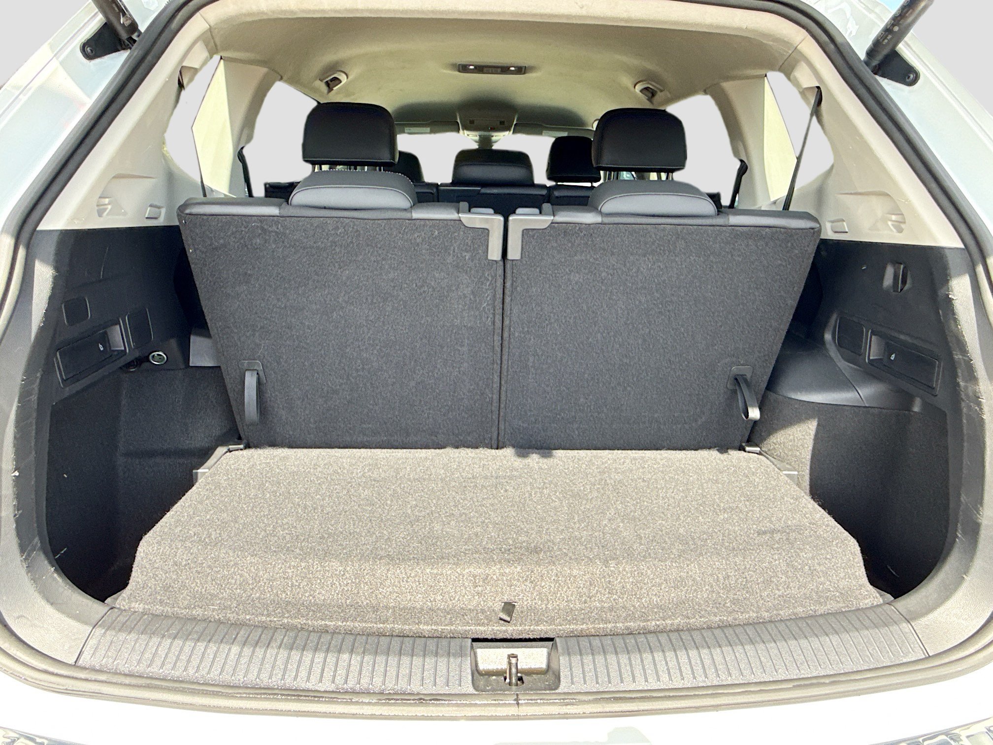 Used 2024 Volkswagen Tiguan SE FWD image 12