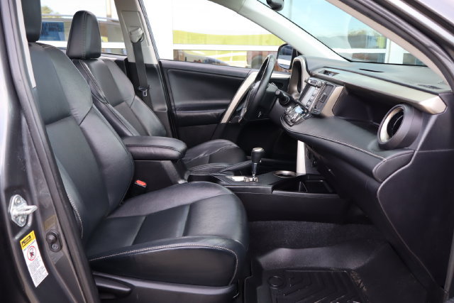 Used 2014 Toyota RAV4 Limited w/ Technology Package AWD/4WD image 36