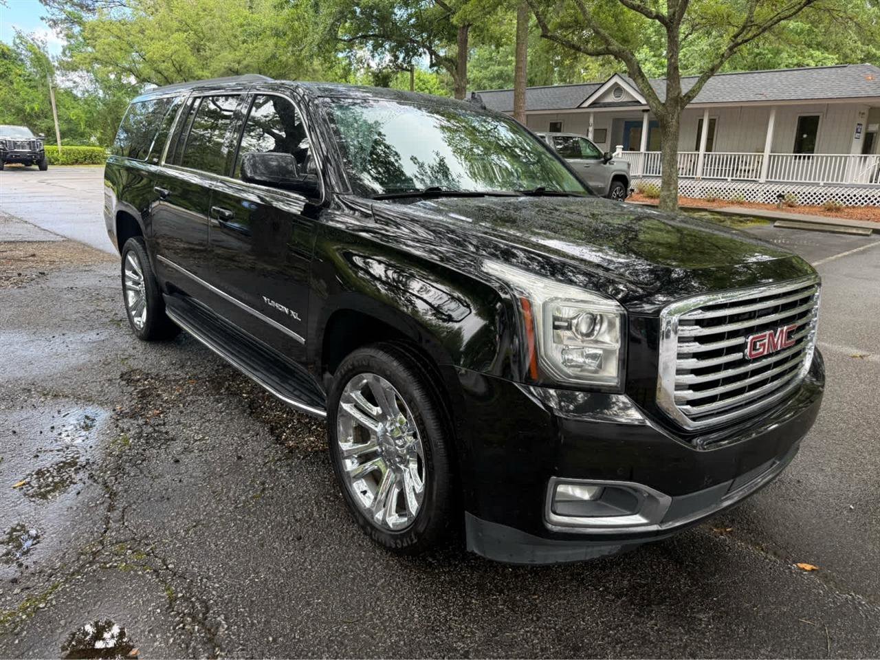 Used 2020 GMC Yukon XL SLT w/ Premium Edition RWD image 7