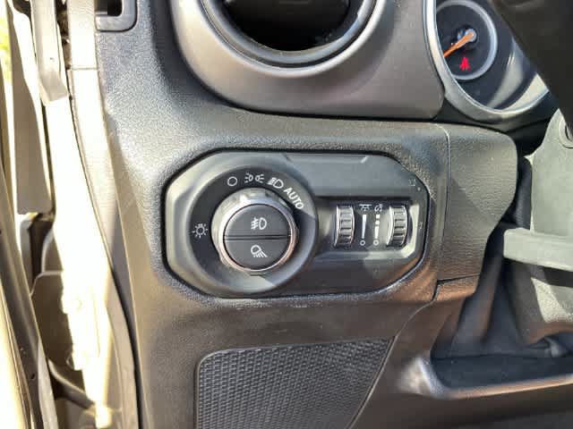 Used 2020 Jeep Gladiator Sport w/ Quick Order Package 23S AWD/4WD image 31