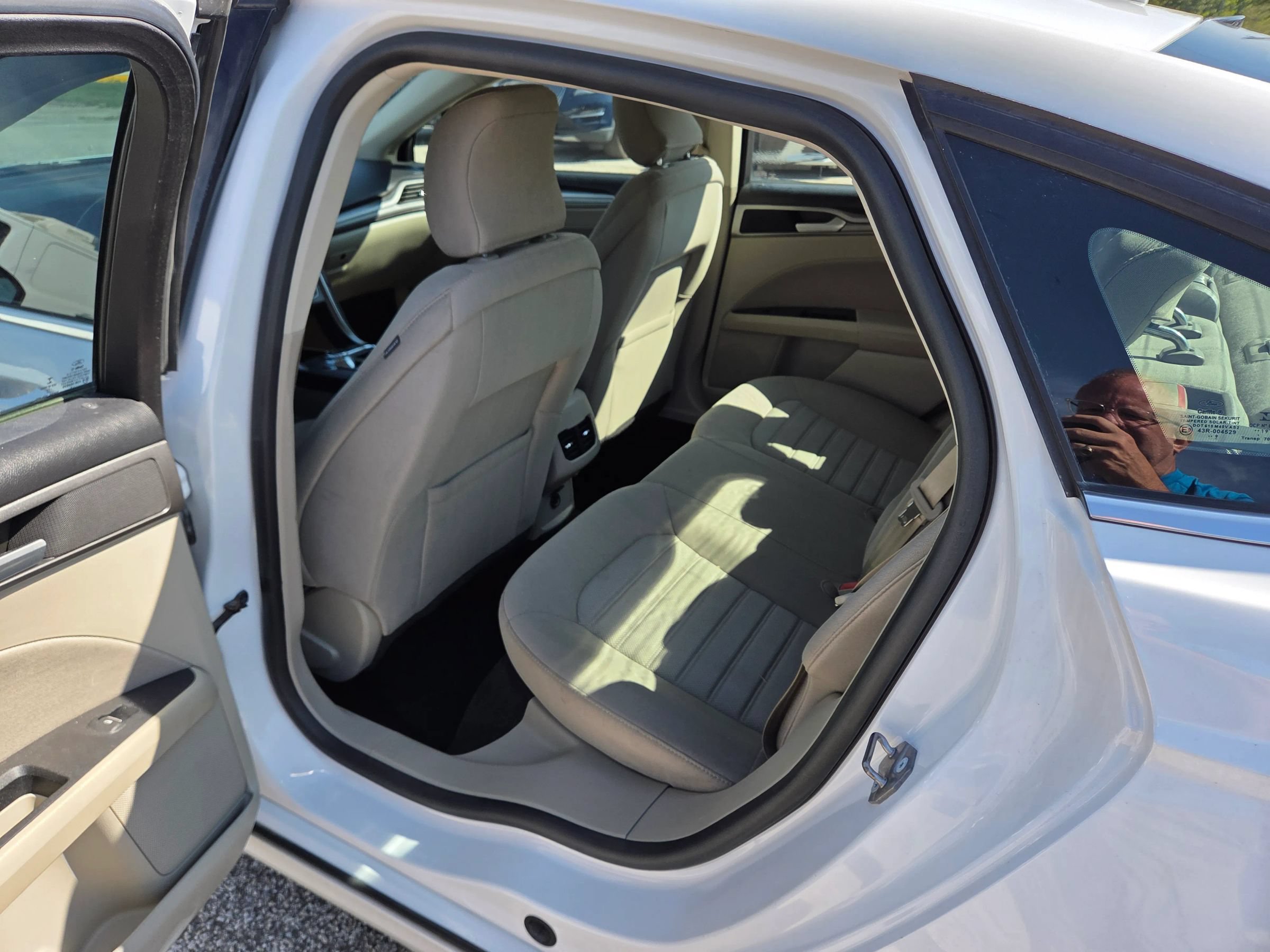 Used 2019 Ford Fusion SE FWD image 18