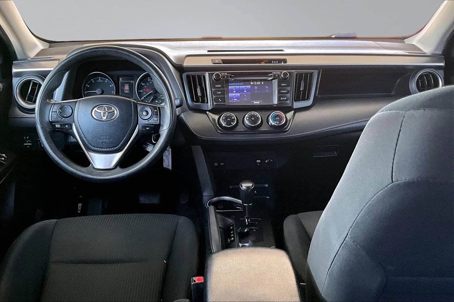 Used 2017 Toyota RAV4 LE FWD image 7