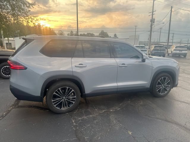 Used 2025 Toyota Grand Highlander AWD Hybrid image 8