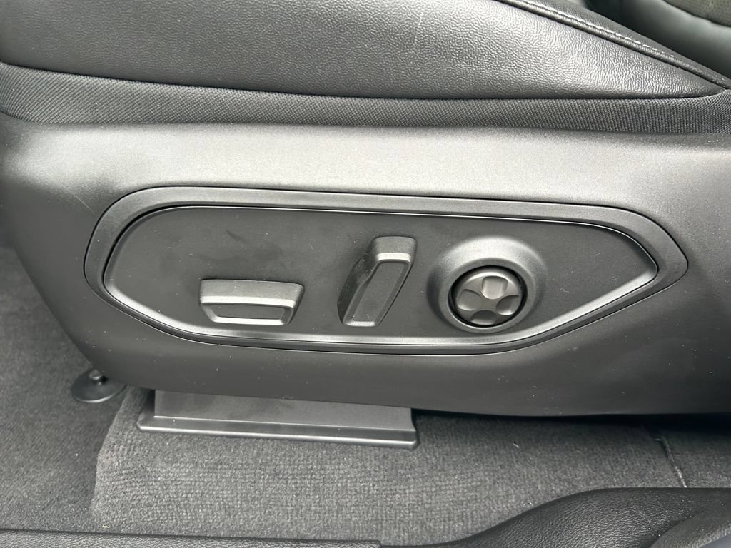 New 2025 Jeep Grand Cherokee Altitude AWD/4WD image 21