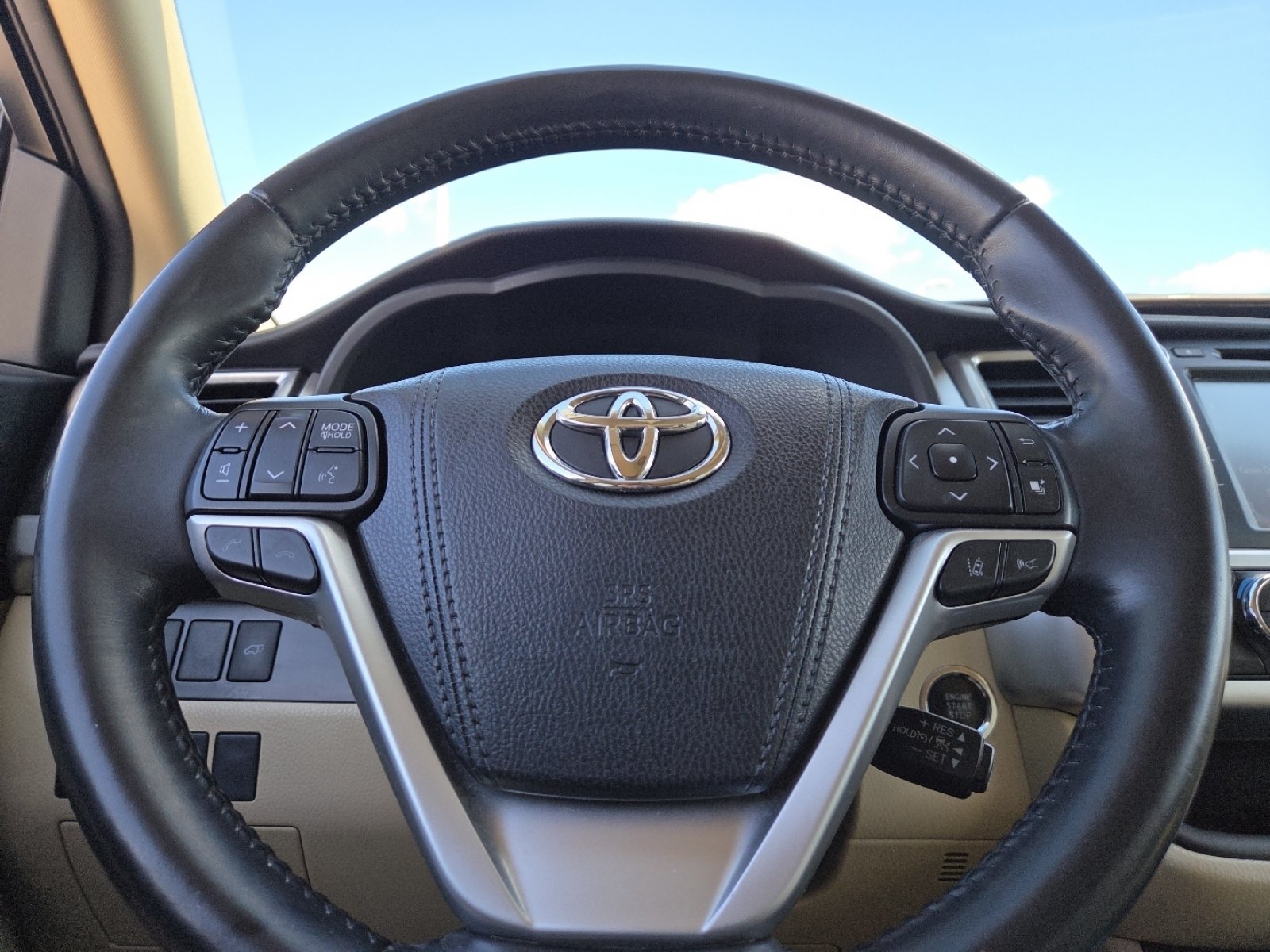 Used 2019 Toyota Highlander XLE AWD/4WD image 28
