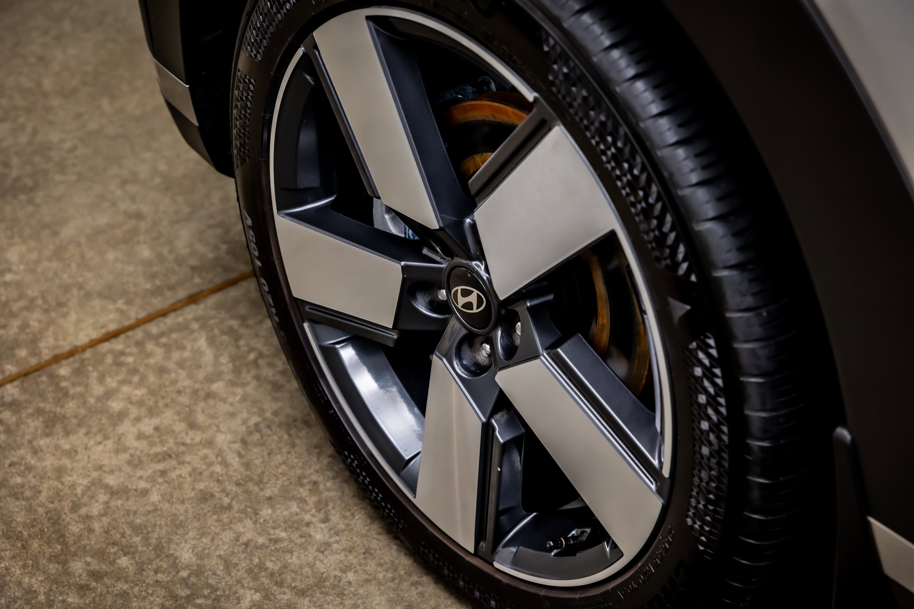 Used 2024 Hyundai Santa Fe Limited image 16