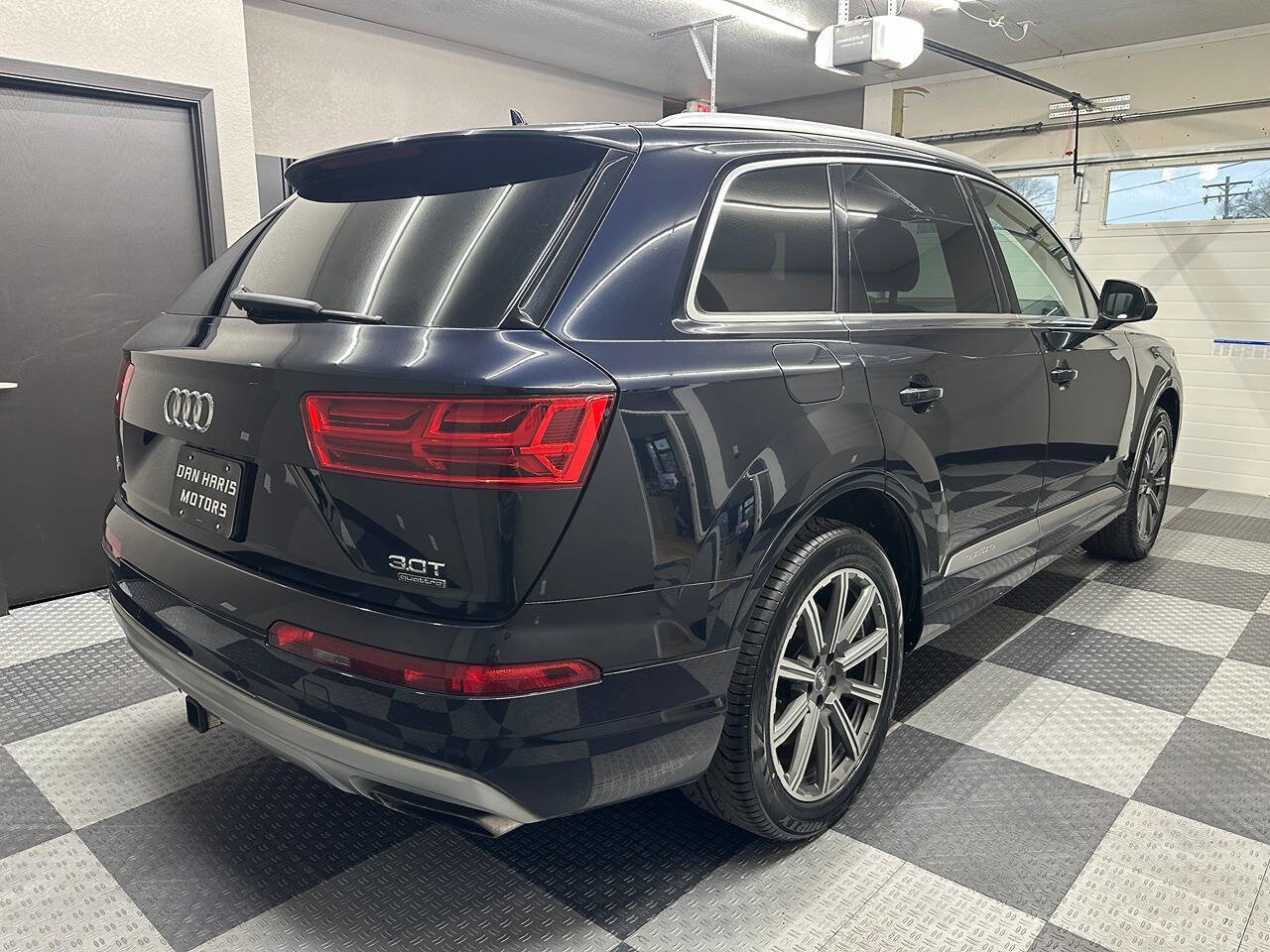Used 2017 Audi Q7 3.0T Prestige AWD/4WD image 9