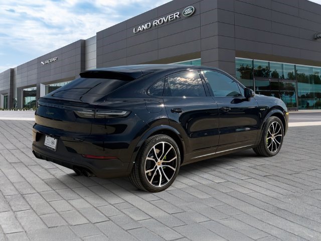 Used 2022 Porsche Cayenne Platinum Edition AWD/4WD image 5