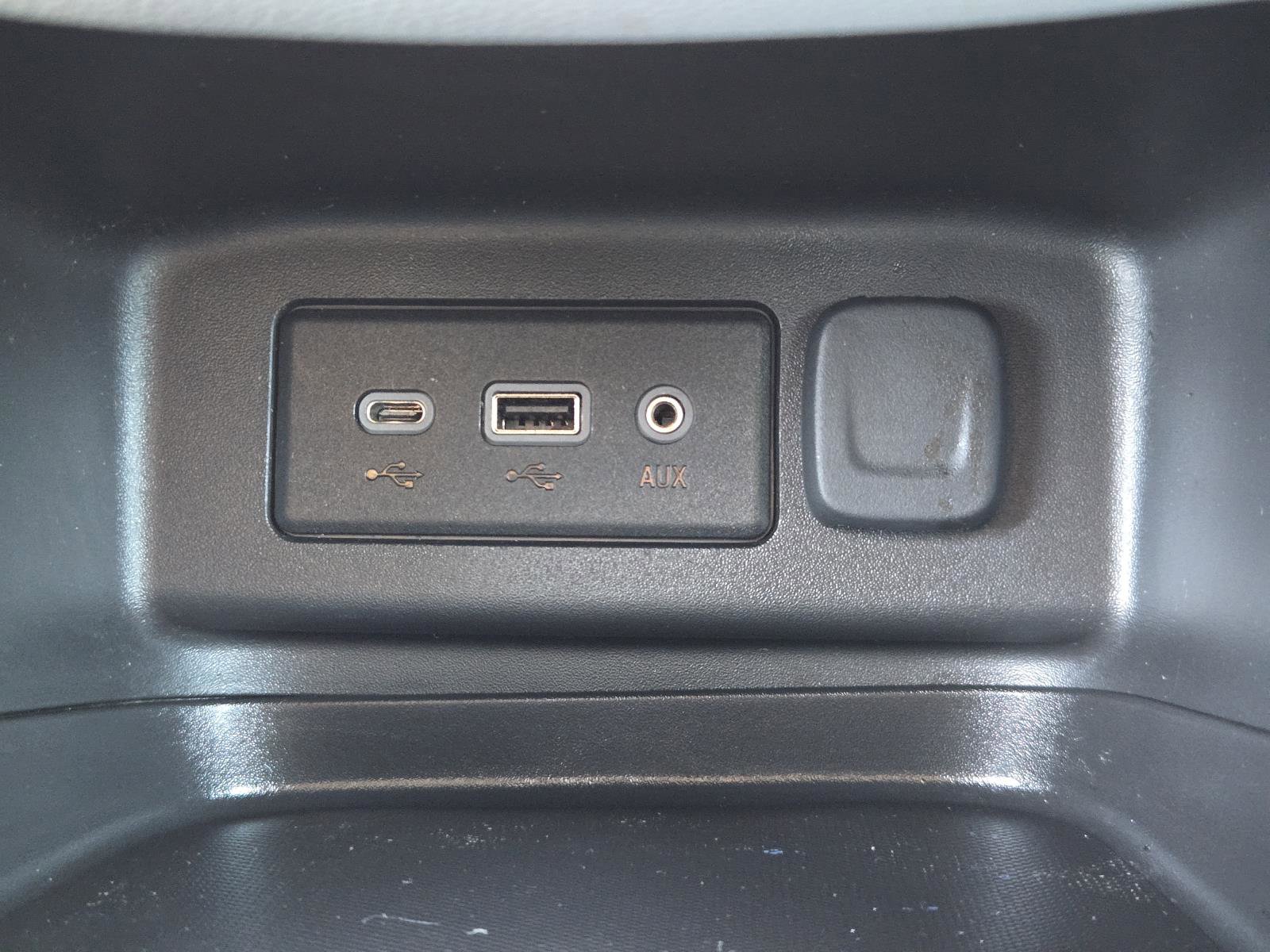 Used 2023 Chevrolet Equinox LS w/ LS Convenience Package image 12