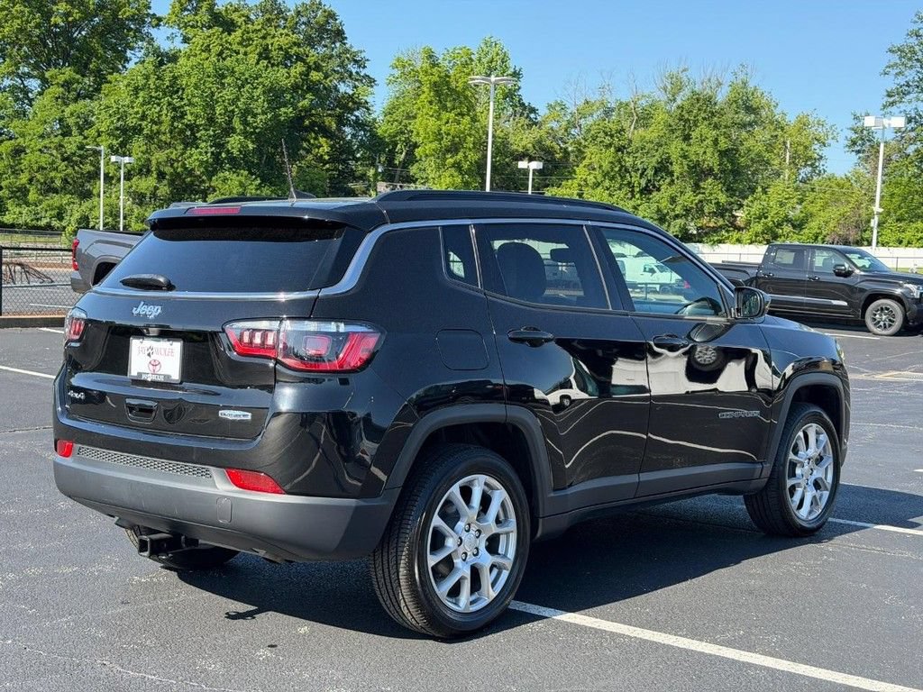 Used 2023 Jeep Compass Latitude w/ Sun and Sound Group AWD/4WD image 3