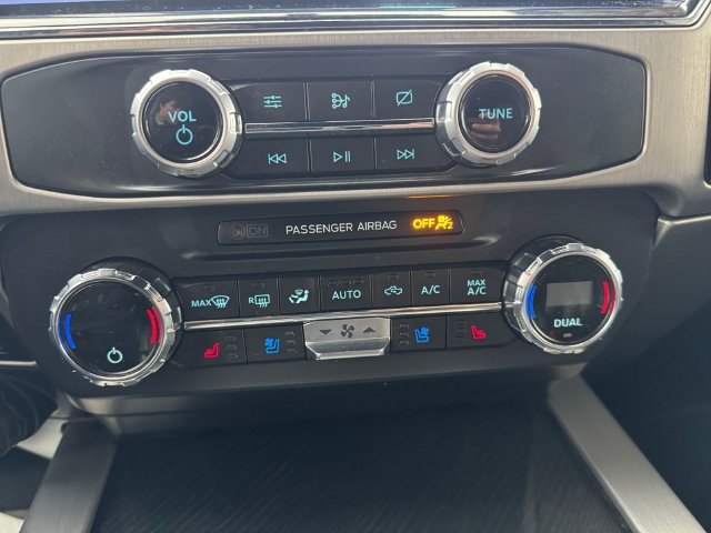Used 2022 Ford F350 Platinum w/ FX4 Off-Road Package AWD/4WD image 17