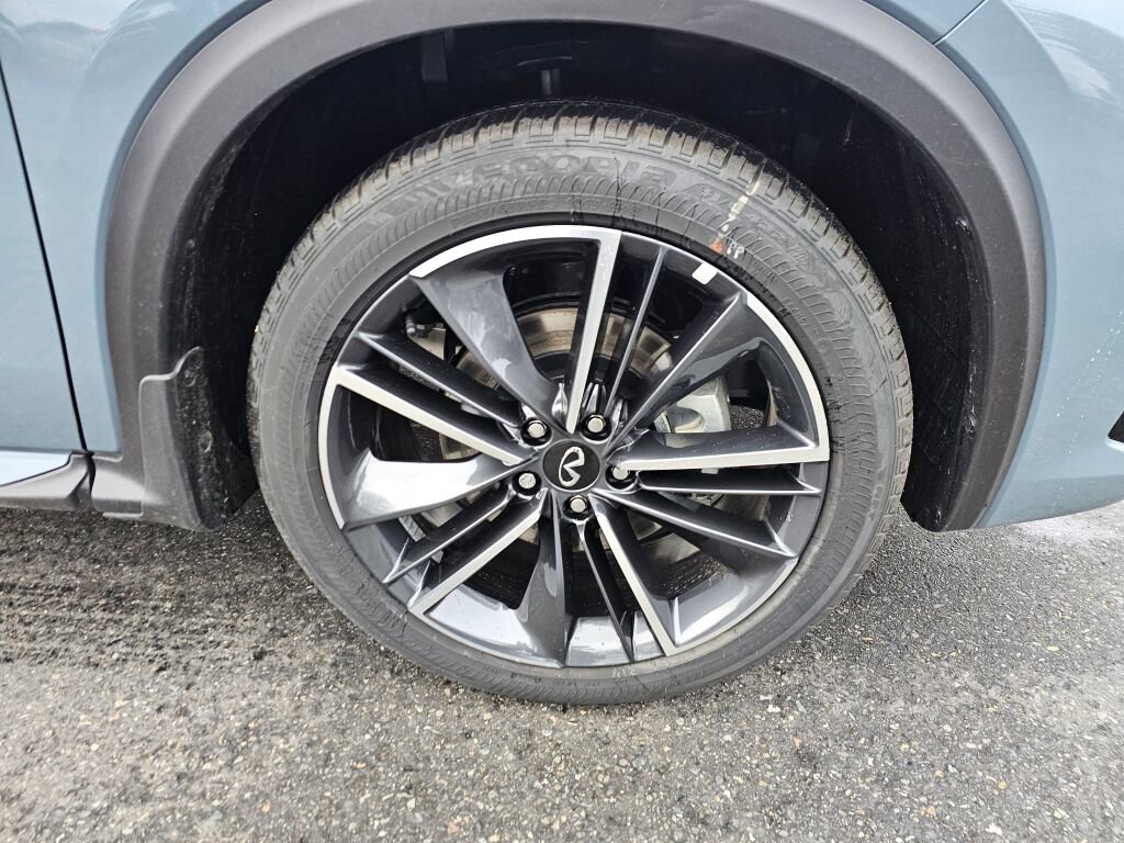 New 2025 INFINITI QX55 Essential image 9