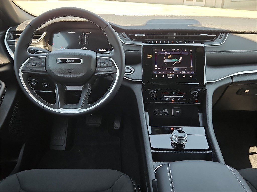 New 2025 Jeep Grand Cherokee L Laredo image 17