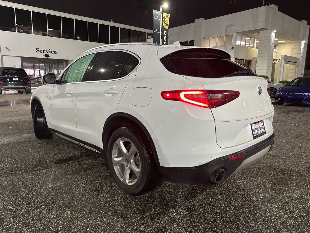 Used 2020 Alfa Romeo Stelvio Base image 4