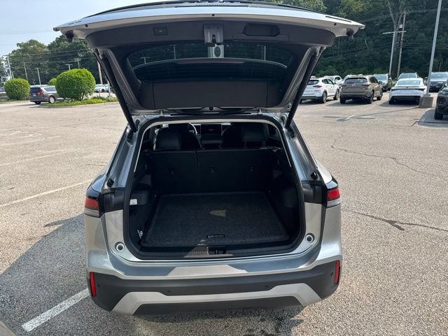 Used 2025 Volkswagen Tiguan SE AWD/4WD image 13