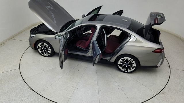 Used 2025 BMW i5 xDrive40 image 84